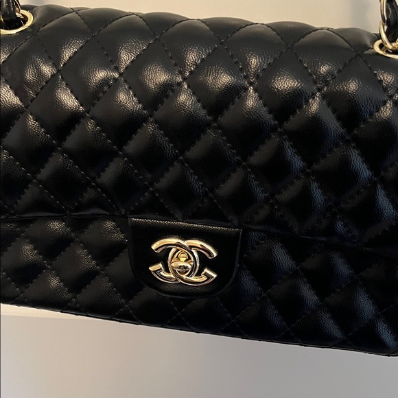 Chanel Designer Bag🔥🔥🔥 - Picture 2 of 4